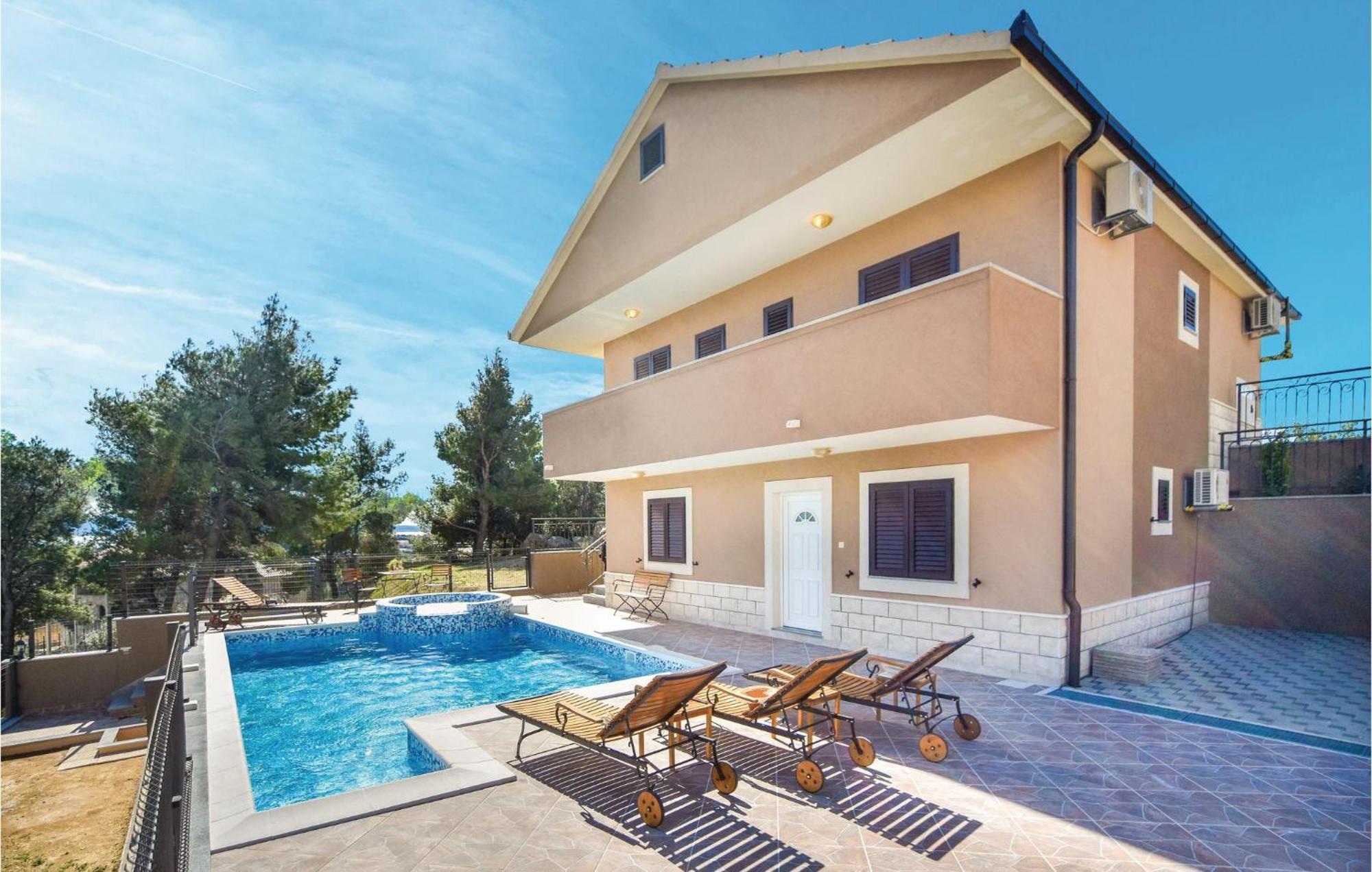 Lovely Home In Split With Jacuzzi Exterior foto